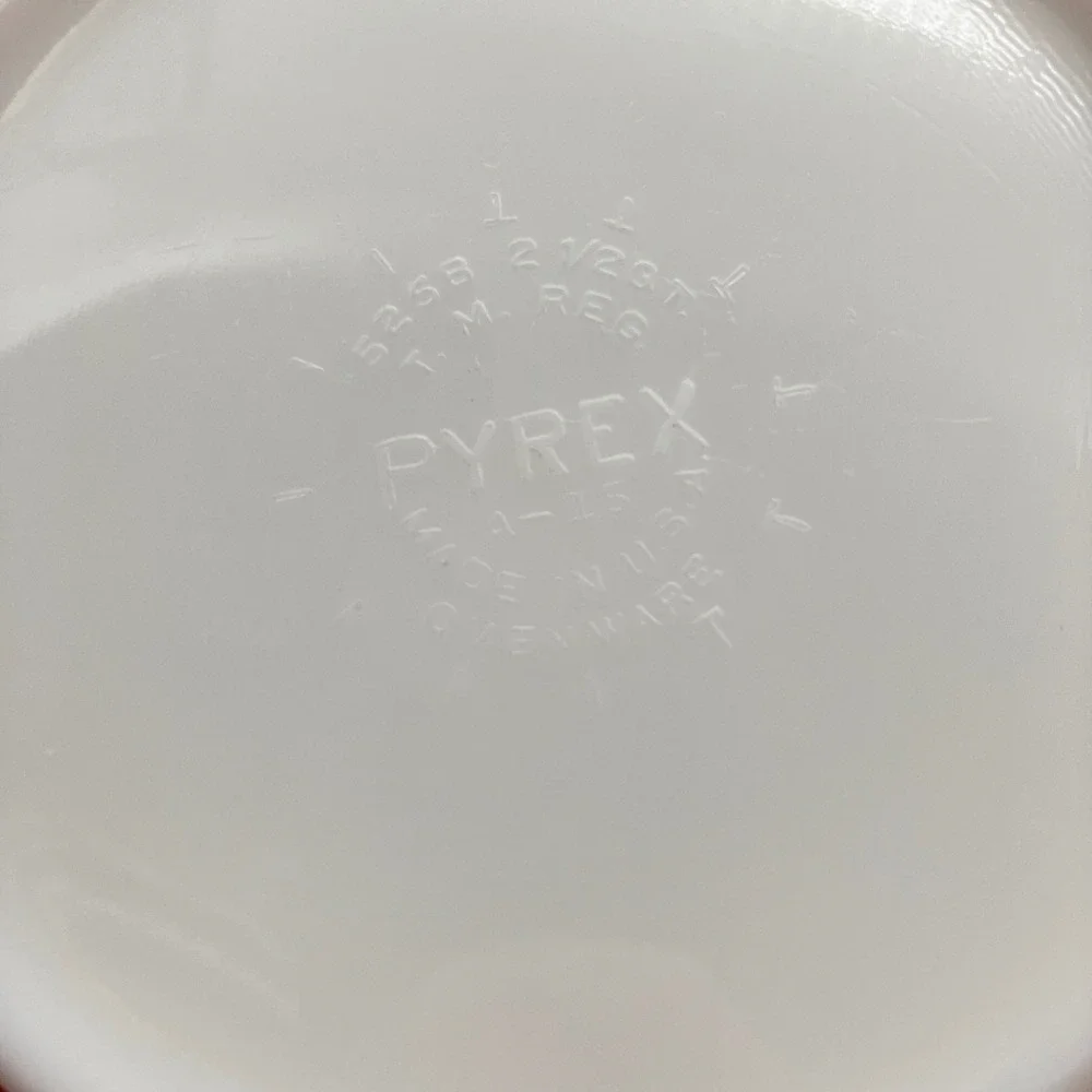 Pyrex Casserole Dish 525 2.5QT Red Vintage Milk Glass Square Lid